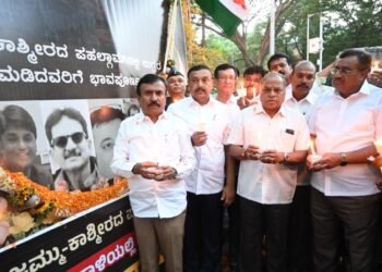 ಉಗ್ರರ ದಾಳಿಯಲ್ಲಿ ಮಡಿದವರಿಗೆ ಭಾವ ಪೂರ್ಣ ಶ್ರದ್ಧಾಂಜಲಿ