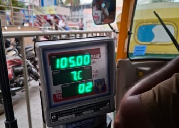 ಆಟೋ ದರ ಏರಿಕೆಗೂ ಮುನ್ನವೇ ಗ್ರಾಹಕರ ಜೇಬಿಗೆ ಕತ್ತರಿ! ಹಗಲು ದರೋಡೆಗೆ ಮುಂದಾದ ಕಂಪನಿಗಳು?