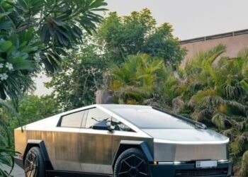 ಸೂರತ್‌ನ ರಸ್ತೆಯಲ್ಲಿ ದುಬೈ ನೋಂದಾಯಿತ ಟೆಸ್ಲಾ ಸೈಬರ್‌ಟ್ರಕ್: ಭಾರತದ ಮೊದಲ ಟೆಸ್ಲಾ ಇದು