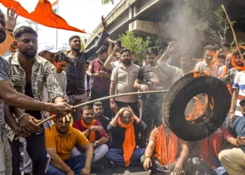 ಜಮ್ಮು ಕಾಶ್ಮೀರದಲ್ಲಿ ಒಂದಾಗಿ ಬೀದಿಗಿಳಿದ ಹಿಂದೂ -ಮುಸ್ಲಿಂ ಜನರು!