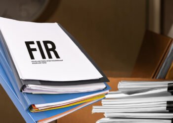 ಹಿರಿಯ ಪೊಲೀಸ್ ಅಧಿಕಾರಿ ಮಕ್ಕಳ ಜೊತೆ ಕಿರಿಕ್