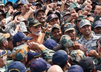 PM Modi Visits Adampur: ಅದಾಂಪುರ ವಾಯುನೆಲೆಗೆ ಪ್ರಧಾನಿ ಮೋದಿ ಭೇಟಿ, ಯೋಧರೊಂದಿಗೂ ಮಾತುಕತೆ