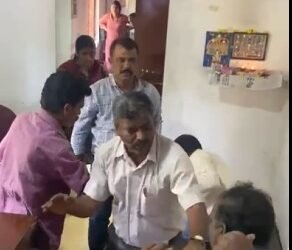ಸಾರ್ವಜನಿಕವಾಗಿ ಬಡಿದಾಡಿಕೊಂಡ ಗ್ರಾಪಂ ಸಿಬ್ಬಂದಿ