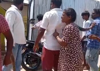 ಕ್ಷುಲ್ಲುಕ ಕಾರಣಕ್ಕೆ ಬಡಿದಾಡಿಕೊಂಡ ಜನರು