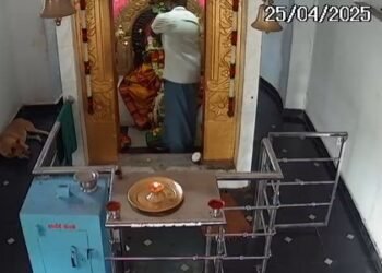 ದೇವರಿಗೆ ಕೈ ಮುಗಿಯುವ ನೆಪದಲ್ಲಿ ಕಿರೀಟ ಎಗರಿಸಿದ ಖದೀಮ