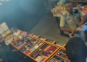 ತಡರಾತ್ರಿ ಅಂಗಡಿ ತೆಗೆದವನಿಗೆ ಲಾಠಿರುಚಿ