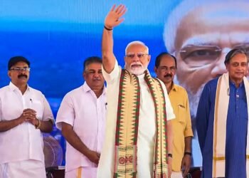 ಶಶಿ ತರೂರ್ ಇಲ್ಲಿರುವುದು ಕೆಲವರ ನಿದ್ರೆಗೆಡಿಸಿದೆ: ಕೇರಳದಲ್ಲಿ ಪ್ರಧಾನಿ ಮೋದಿ ಟಾಂಗ್