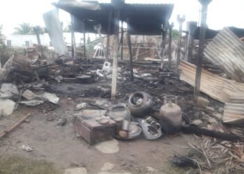 ಸಿಲಿಂಡರ್‌ ಸ್ಫೋಟ: ಮೂರು ಗುಡಿಸಲು ಸುಟ್ಟು ಭಸ್ಮ