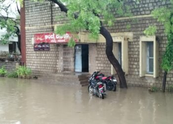 ಪೋಸ್ಟ್‌ ಆಫೀಸ್‌ಗೆ ಜಲದಿಗ್ಭಂಧನ