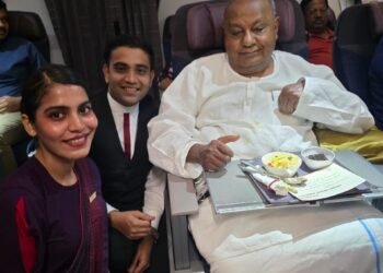 ಆಗಸದಲ್ಲಿ ಹುಟ್ಟು ಹಬ್ಬ ಆಚರಿಸಿಕೊಂಡ ಮಾಜಿ ಪ್ರಧಾನಿ