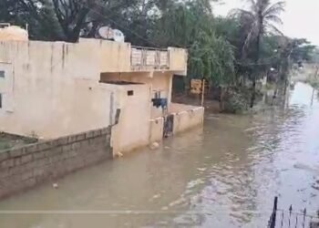 ಮಳೆಯಿಂದಾಗಿ ಮನೆಗಳಿಗೆ ನುಗ್ಗಿದ ರಾಜಕಾಲುವೆ ನೀರು