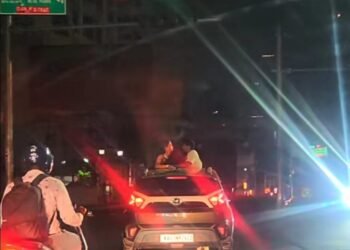 ಕಾರ್‌ ರೊಮ್ಯಾನ್ಸ್‌ ದಂಪತಿಗೆ ಫೈನ್‌