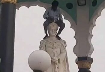 ನಾಲ್ವಡಿ ಕೃಷ್ಣರಾಜ ಒಡೆಯರ್‌ ಪ್ರತಿಮೆ ಮೇಲೆ ವಿಕೃತಿ ಮೆರೆದ ವ್ಯಕ್ತಿ