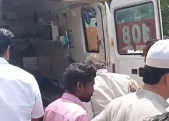 ಟ್ರ್ಯಾಕ್ಟರ್, ಗೂಡ್ಸ್ ಮಧ್ಯೆ ಭೀಕರ ಅಪಘಾತ; ಇಬ್ಬರ ಸ್ಥಿತಿ ಗಂಭೀರ