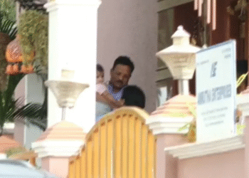 ಎಲ್ಲ ಮರೆತು ಮೊಮ್ಮಗಳ ಮುದ್ದಾಡಿದ ತುಕಾರಂ