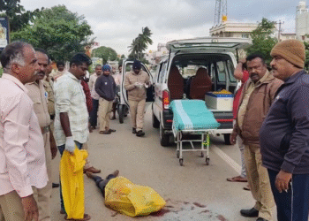 ಭೀಕರ ಅಪಘಾತಕ್ಕೆ ಸ್ಥಳದಲ್ಲೇ ಪಾದಾಚಾರಿ ಸಾವುಪಾದಾಚಾರಿಭೀಕರ ಅಪಘಾತಕ್ಕೆ ಸ್ಥಳದಲ್ಲೇ ಪಾದಾಚಾರಿ ಸಾವು