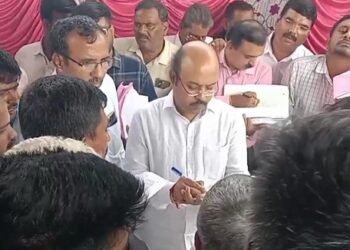 ಆಫೀಸರ್ಸ್‌ ಗೆ ಯತೀಂದ್ರ ತರಾಟೆ