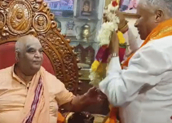 ಕೋಡಿಮಠದ ಶ್ರೀ ಭೇಟಿ ಮಾಡಿದ ಸೋಮಣ್ಣ