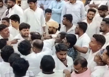 ಕೈ ಕಾರ್ಯಕರ್ತರ ಗಲಾಟೆ, ನೂಕಾಟ, ತಳ್ಳಾಟ!