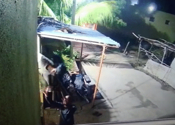 ಸಿಸಿಟಿವಿ ಕಣ್ಣಿಗೆ ಬೀಳುತ್ತಿದ್ದಂತೆ ಕಾಲ್ಕಿತ್ತ ಖದೀಮರು