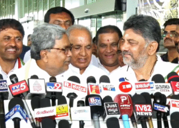 ಜೆಡಿಎಸ್ ಇನ್ನೊಬ್ಬರ ಹೆಗಲ ಮೇಲೆ ಕೈ ಇಟ್ಟೇ ಅಧಿಕಾರಕ್ಕೆ ಬರಬೇಕು, ಸ್ವಂತ ಶಕ್ತಿ ಇಲ್ಲ: ಸಿಎಂ ವ್ಯಂಗ್ಯ