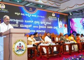 ಸಾಹಿತ್ಯದ ಮೂಲಕ ಸಮಾಜ ಒಗ್ಗೂಡಿಸಬೇಕೇ ಹೊರತು ವಿಭಜಿಸಬಾರದು: ಸಿಎಂ