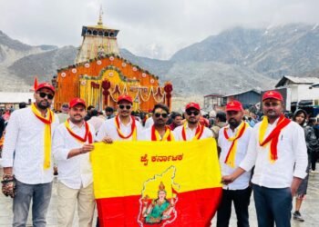 ಆರ್ ಸಿಬಿ ಗೆಲುವಿಗಾಗಿ ಬದ್ರಿನಾಥಕ್ಕೆ ತೆರಳಿದ ಯುವಕರು