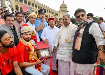 ಆರ್ ಸಿಬಿ ಸಂಭ್ರಮದ ವೇಳೆ ಹರಿದ ನೆತ್ತರು; ಡಿಕೆಶಿ ಕಣ್ಣೀರು!