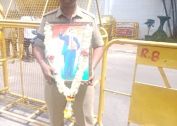 ಪೊಲೀಸ್ ಕಮಿಷನರ್ ಅವರನ್ನು ಅಮಾನತುಗೊಳಿಸಿದ್ದನ್ನು ಖಂಡಿಸಿ ಪ್ರತಿಭಟನೆ