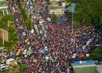 ಕಾಲ್ತುಳಿತ ನಡೆಯುತ್ತಿದ್ದರೆ ಪಾರ್ಟಿಯಲ್ಲಿ ಬ್ಯೂಸಿ?