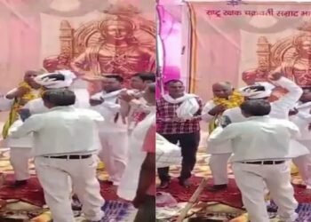 ಪಕ್ಷದ ರಾಷ್ಟ್ರೀಯ ಅಧ್ಯಕ್ಷರಿಗೆ ಹಾರ ಹಾಕಿ ಕಪಾಳಕ್ಕೆ ಹೊಡೆದ ನಾಯಕ!: ಉತ್ತರಪ್ರದೇಶದಲ್ಲೊಂದು ಅಚ್ಚರಿಯ ಘಟನೆ