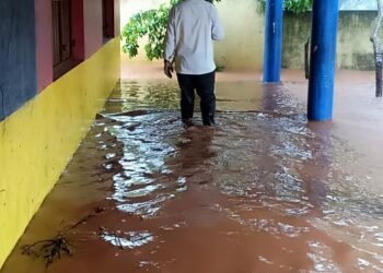 ಸಂಪೂರ್ಣವಾಗಿ ಜಲಾವೃತಗೊಂಡ ಶಾಲೆ