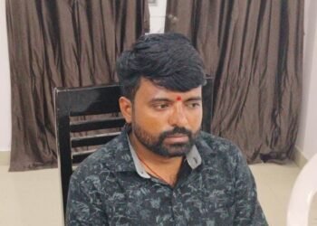 ಲಂಚ ಪಡೆಯುವಾಗ್ಲೇ ʻಲೋಕಾʼ ಬಲೆಗೆ 