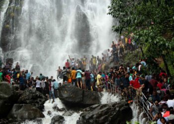ಮೈದುಂಬಿದ ಆಂಬೋಲಿ ಫಾಲ್ಸ್