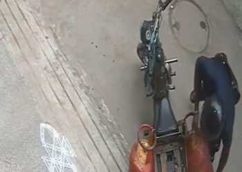 ಬೈಕ್‌ ಮೇಲೆ ಇಟ್ಟಿದ್ದ ಗ್ಯಾಸ್‌ ಸಿಲಿಂಡರ್‌ ಸಹ ಬೀಡದ ಕಳ್ಳರು