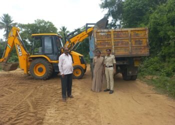 ಅಕ್ರಮ ಶೇಖರಣೆ ಮಾಡಿದ್ದ 320 ಮೆಟ್ರಿಕ್ ಟನ್ ಮರಳು ಜಪ್ತಿ