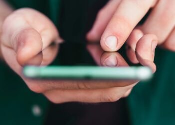 ಮೊಬೈಲ್ ಅತಿಯಾಗಿ ಬಳಸಬೇಡ ಎಂದಿದ್ದಕ್ಕೆ 13 ವರ್ಷದ ಬಾಲಕ ಆತ್ಮಹತ್ಯೆ!