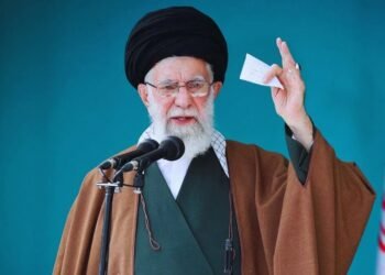 ಅಮೆರಿಕ ನೌಕಾಪಡೆ ಮೇಲೆ ಕ್ಷಿಪಣಿ ದಾಳಿ, ಹರ್ಮುಜ್ ಜಲಸಂಧಿಗೆ ನಿರ್ಬಂಧ: ಖಮೇನಿ ಪ್ರತೀಕಾರದ ಶಪಥ