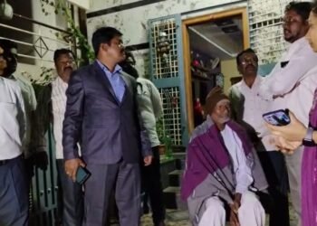 ಆಸ್ತಿಗಾಗಿ ತಂದೆಯನ್ನೇ ಮನೆಯಿಂದ ಹೊರ ಹಾಕಿದ ಮಕ್ಕಳು