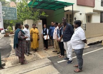 ನಗರದ 8 ವಲಯಗಳಲ್ಲಿ ಮನೆ-ಮನೆಗೆ ಸ್ಟಿಕ್ಕರ್