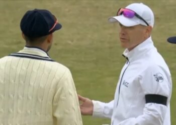 ಹೆಡಿಂಗ್ಲೆಯಲ್ಲಿ ಚೆಂಡು ಬದಲಾವಣೆ ಪ್ರಸಂಗ: ಅಂಪೈರ್ಗಳೊಂದಿಗೆ ಜಗಳಕ್ಕೆ ನಿಂತ ಗಿಲ್ ಪಡೆ!