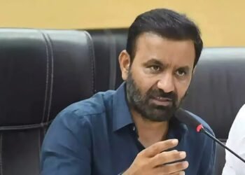 ಕಾರ್ಮಿಕರ ಮಕ್ಕಳಿಗೆ ಸೇರಬೇಕಾದ ಪುಸ್ತಕ ಬೀದಿಯಲ್ಲಿ ಮಾರಾಟ