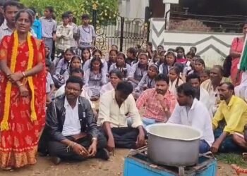 ಖಾಯಂ ಶಿಕ್ಷಕರ ನೇಮಕಕ್ಕೆ ಆಗ್ರಹಿಸಿ ಹೋರಾಟ