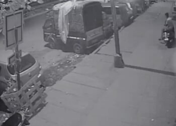 ಫುಟ್ಪಾತ್ ಮೇಲೆ ನಿಲ್ಲಿಸಿದ್ದ ಬೈಕ್ ಎಗರಿಸಿದ ಖದೀಮ