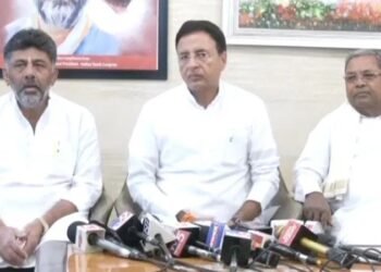 ಬೆಂಕಿ ಶಮನ ಮಾಡಲು ಬರುತ್ತಿರುವ ಸುರ್ಜೇವಾಲಾ