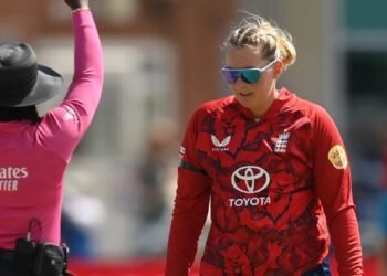 ನಿಧಾನಗತಿಯ ಓವರ್‌: ಇಂಗ್ಲೆಂಡ್‌ ಮಹಿಳಾ ತಂಡಕ್ಕೆ ದಂಡದ ಬಿಸಿ!