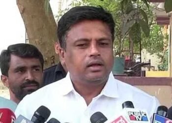 ಕುಮಾರಸ್ವಾಮಿಗೆ ತಿರುಗೇಟು ನೀಡಿದ ಗಣಿಗ ರವಿ