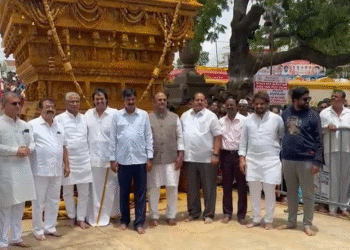 ಮಹಾಲಕ್ಷ್ಮೀ ದೇವಿಯ ದರ್ಶನ ಮಾಡಿದ ರೆಬೆಲ್ ತಂಡ