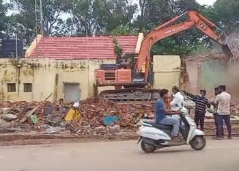 ರಸ್ತೆ ಅಗಲೀಕರಣಕ್ಕೆ ತೆರವು ಕಾರ್ಯ
