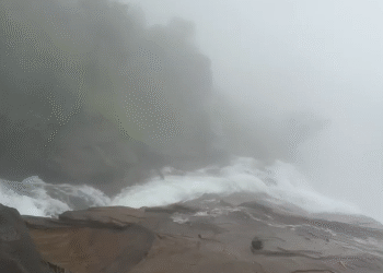 ಅಪಾಯದ ಮಟ್ಟ ಮೀರಿ ಭೋರ್ಗರೆಯುತ್ತಿದೆ ಬಂಡಾಜೆ ಫಾಲ್ಸ್‌ !